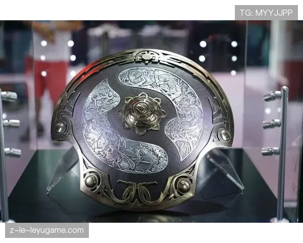 TI15现场应援礼包:里面居然有一枚纯银打造的迷你版不朽盾,太精致了!💎 TI15现场应援礼包:里面居然有一枚纯银打造的迷你版不朽盾,太精致了!💎